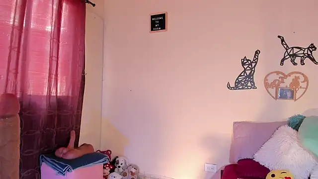 annyluna1 online show from October 15, 2025, 4:26 pm