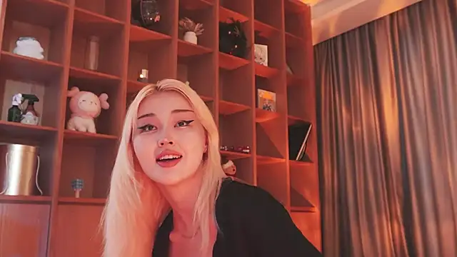 hyun chia online show from November 18, 2025, 3:10 am