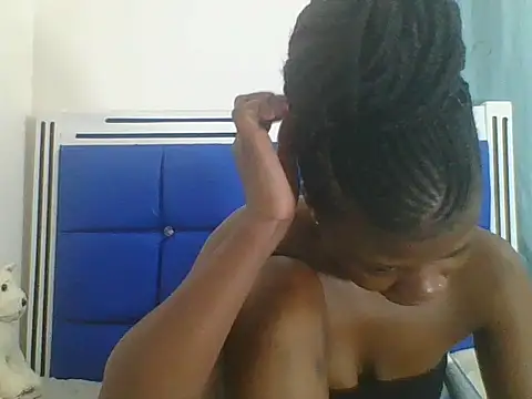 Sweetbaby004 online show from September 24, 2025, 4:13 pm