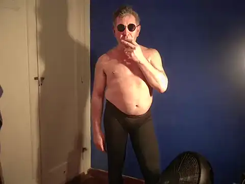 Snapshot of Fabrissi chatting on December 3, 2025, 8:19 pm Fabrissi online show from December 3, 2025, 8:19 pm