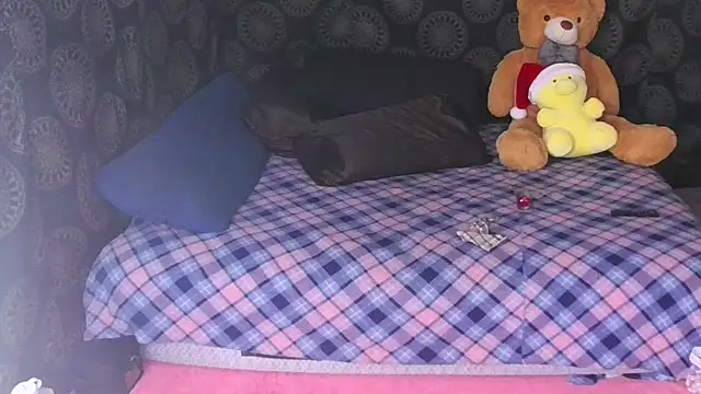 Snapshot of LunaRai chatting on October 29, 2025, 1:15 am LunaRai online show from October 29, 2025, 1:15 am