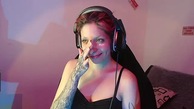 MaryJannes online show from November 6, 2025, 10:58 pm