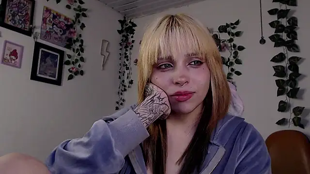 Snapshot of MaryJannes chatting on January 17, 2025, 9:39 am MaryJannes online show from January 17, 2025, 9:39 am