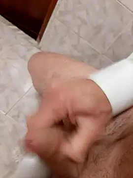 Snapshot of Alex_7422 chatting on October 27, 2025, 2:18 pm Alex 7422 online show from October 27, 2025, 2:18 pm