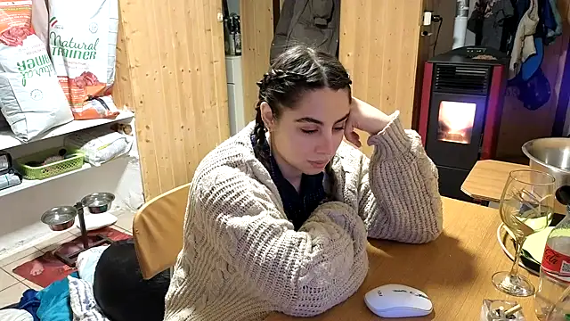 Snapshot of VanessaDoyle chatting on February 10, 2026, 9:25 pm VanessaDoyle online show from February 10, 2026, 9:25 pm