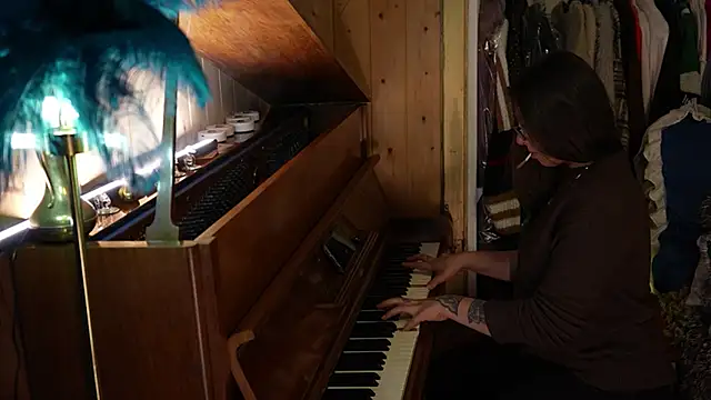 VanessaDoyle online show from September 10, 2025, 4:17 pm