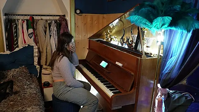 VanessaDoyle online show from October 16, 2025, 4:37 pm