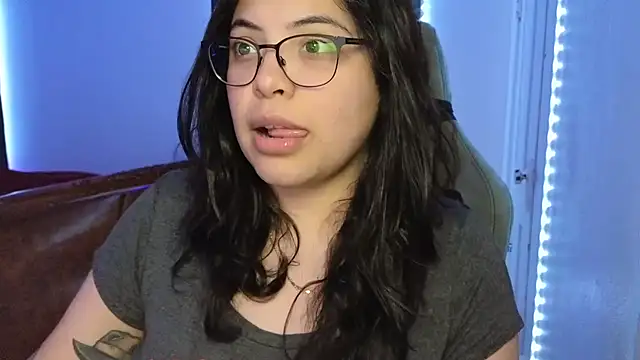 Snapshot of drizzypeach602 chatting on October 6, 2025, 5:19 am drizzypeach602 online show from October 6, 2025, 5:19 am