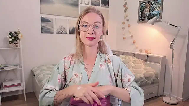 Snapshot of MissRightX chatting on September 17, 2025, 9:11 am MissRightX online show from September 17, 2025, 9:11 am