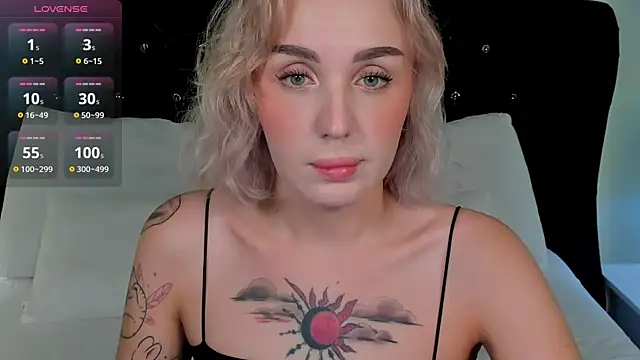 Snapshot of LianaFord chatting on October 9, 2025, 10:32 pm LianaFord online show from October 9, 2025, 10:32 pm