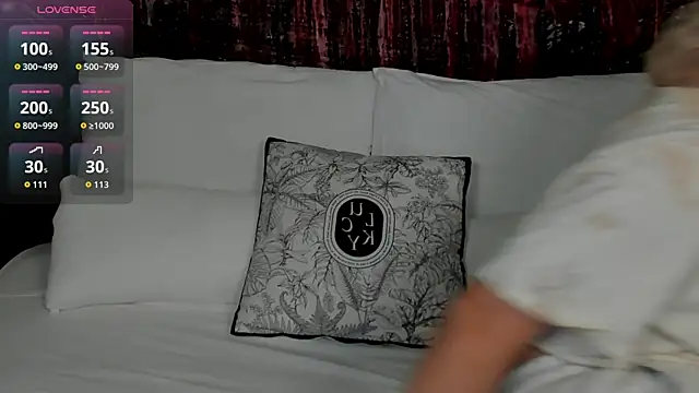 Snapshot of LianaFord chatting on October 19, 2025, 9:50 pm LianaFord online show from October 19, 2025, 9:50 pm