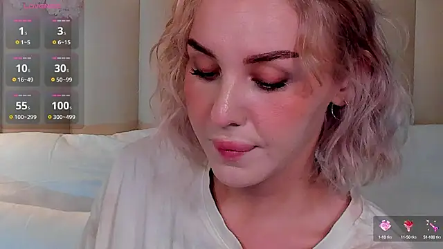 Snapshot of LianaFord chatting on October 12, 2025, 11:06 pm LianaFord online show from October 12, 2025, 11:06 pm