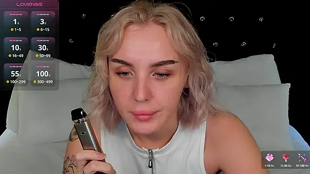 Snapshot of LianaFord chatting on October 11, 2025, 10:55 pm LianaFord online show from October 11, 2025, 10:55 pm