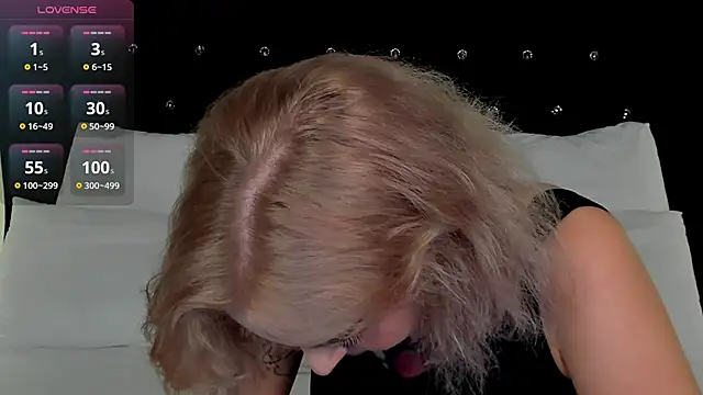 Snapshot of LianaFord chatting on October 7, 2025, 10:55 pm LianaFord online show from October 7, 2025, 10:55 pm