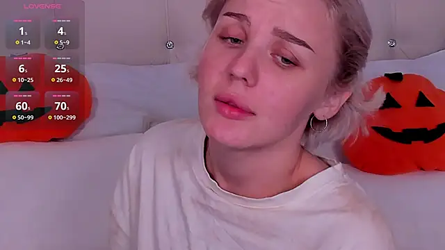 Snapshot of LianaFord chatting on October 27, 2025, 10:11 pm LianaFord online show from October 27, 2025, 10:11 pm