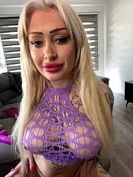 Snapshot of JennaLinn chatting on September 25, 2025, 12:11 pm JennaLinn online show from September 25, 2025, 12:11 pm