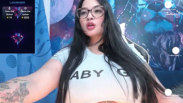 candywest01 online show from March 18, 2025, 3:33 pm