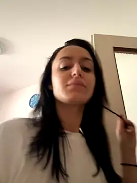 Snapshot of Zeyna1 chatting on September 14, 2025, 11:43 am Zeyna1 online show from September 14, 2025, 11:43 am
