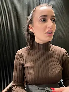 Snapshot of Zeyna1 chatting on January 4, 2025, 12:16 am Zeyna1 online show from January 4, 2025, 12:16 am