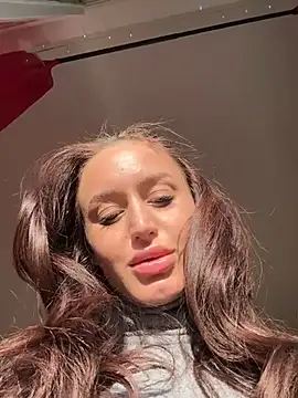Snapshot of Zeyna1 chatting on March 18, 2025, 3:55 pm Zeyna1 online show from March 18, 2025, 3:55 pm