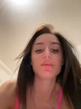 Snapshot of Zeyna1 chatting on March 4, 2025, 10:24 am Zeyna1 online show from March 4, 2025, 10:24 am