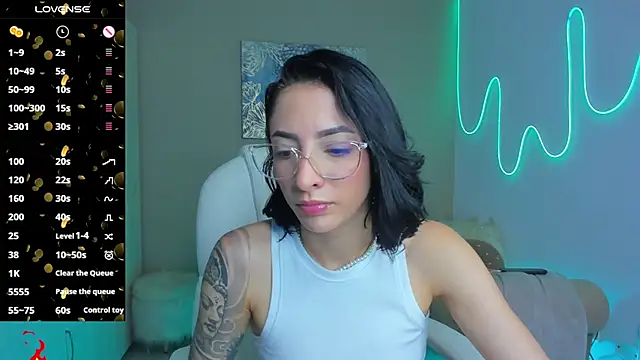 barbie scoth  online show from October 3, 2025, 10:11 pm