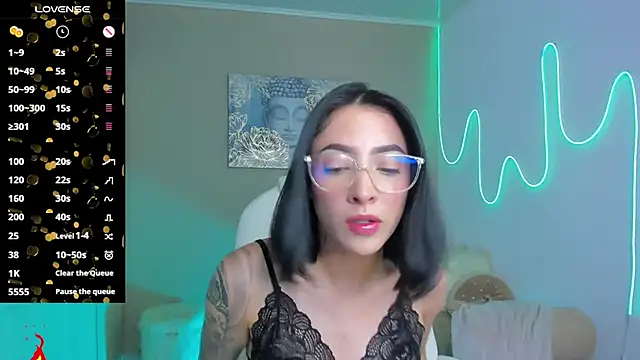 barbie scoth  online show from October 17, 2025, 9:49 pm