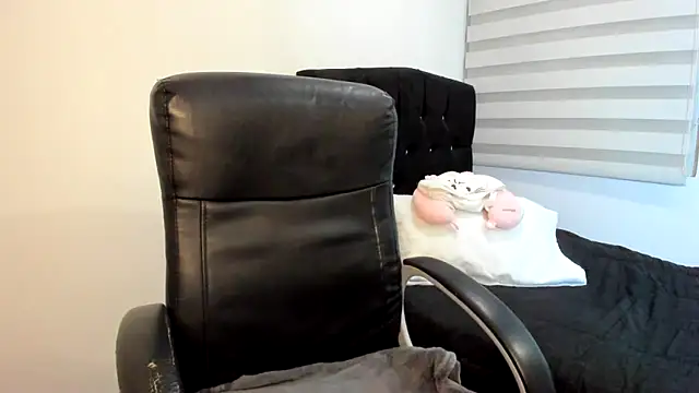 Snapshot of CristinaLaurentt chatting on February 27, 2025, 1:30 am CristinaLaurentt online show from February 27, 2025, 1:30 am