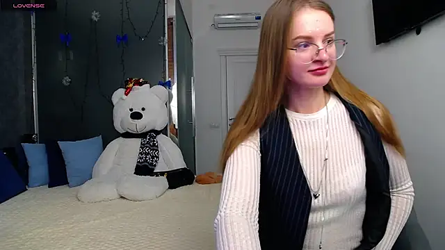 KateJonson online show from February 10, 2025, 1:44 pm
