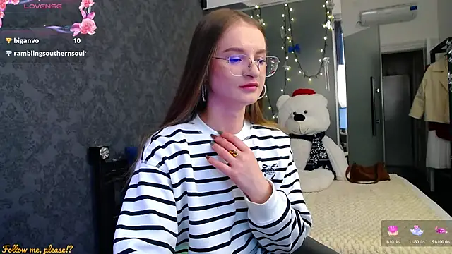 Snapshot of KateJonson chatting on October 6, 2025, 11:33 am KateJonson online show from October 6, 2025, 11:33 am