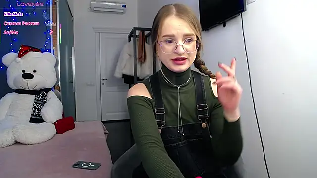 KateJonson online show from February 24, 2025, 12:59 pm