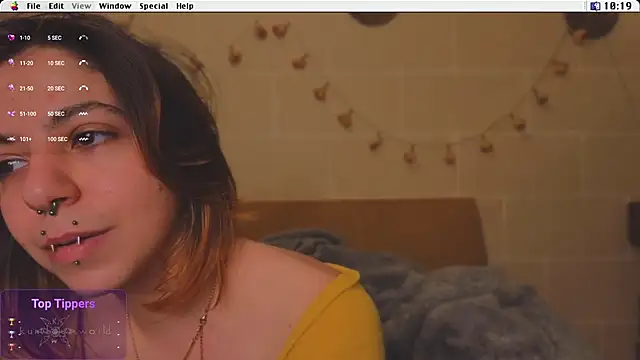 Snapshot of Kryptosworld chatting on October 26, 2025, 9:20 am Kryptosworld online show from October 26, 2025, 9:20 am