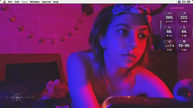 Snapshot of Kryptosworld chatting on October 9, 2025, 7:36 pm Kryptosworld online show from October 9, 2025, 7:36 pm