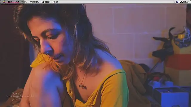 Snapshot of Kryptosworld chatting on October 20, 2025, 8:31 pm Kryptosworld online show from October 20, 2025, 8:31 pm