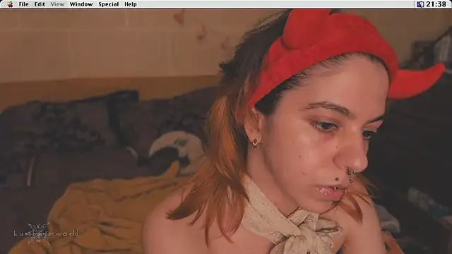 Snapshot of Kryptosworld chatting on October 30, 2025, 8:39 pm Kryptosworld online show from October 30, 2025, 8:39 pm