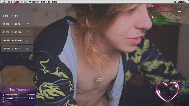 Snapshot of Kryptosworld chatting on October 3, 2025, 6:53 pm Kryptosworld online show from October 3, 2025, 6:53 pm