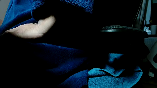 suedel65 online show from October 4, 2025, 2:57 am