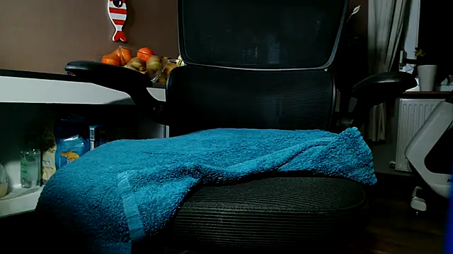 suedel65 online show from September 28, 2025, 3:35 am