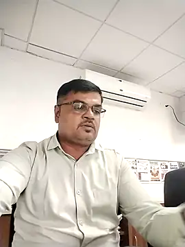 Snapshot of Desi_Londa_143 chatting on September 18, 2025, 8:50 am Desi Londa 143 online show from September 18, 2025, 8:50 am