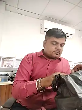 Snapshot of Desi_Londa_143 chatting on September 17, 2025, 6:48 am Desi Londa 143 online show from September 17, 2025, 6:48 am