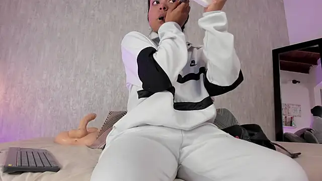 Eva Zc online show from November 6, 2025, 12:53 pm