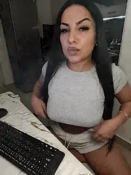hot-babygirl online show from July 12, 2026, 8:53 pm
