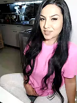 hot-babygirl online show from April 15, 2026, 7:51 pm