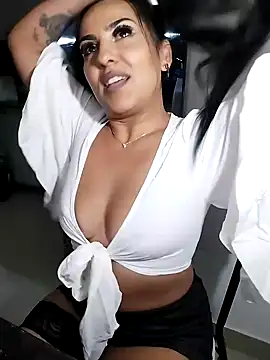 hot-babygirl online show from October 16, 2025, 9:01 pm