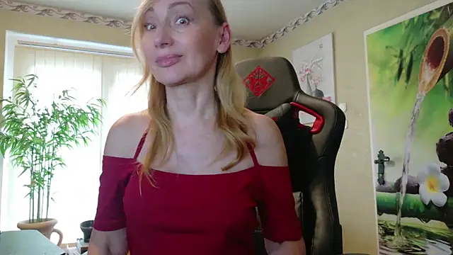 HotLana69 online show from May 18, 2026, 5:18 pm