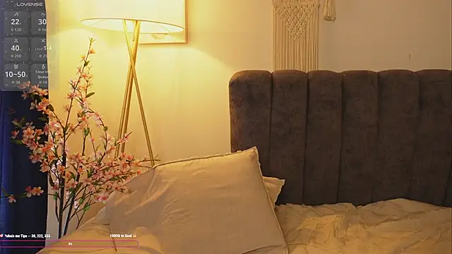 bunnycuteshy online show from September 18, 2025, 2:53 pm