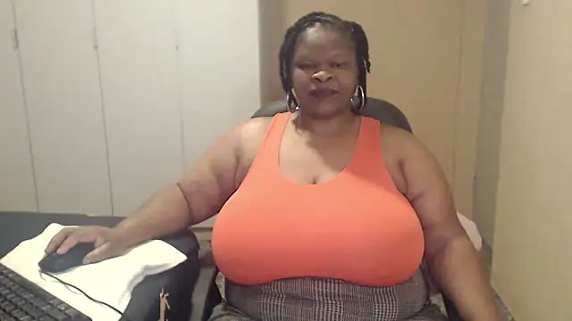 Snapshot of sweetnoziexx chatting on October 5, 2025, 3:41 am sweetnoziexx online show from October 5, 2025, 3:41 am