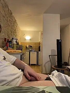 yann2392 online show from May 27, 2026, 8:05 pm