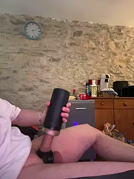 yann2392 online show from May 17, 2026, 1:11 pm