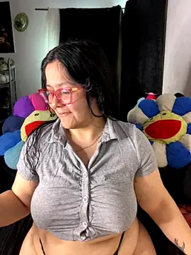 MsConejitaa online show from October 18, 2025, 5:04 pm